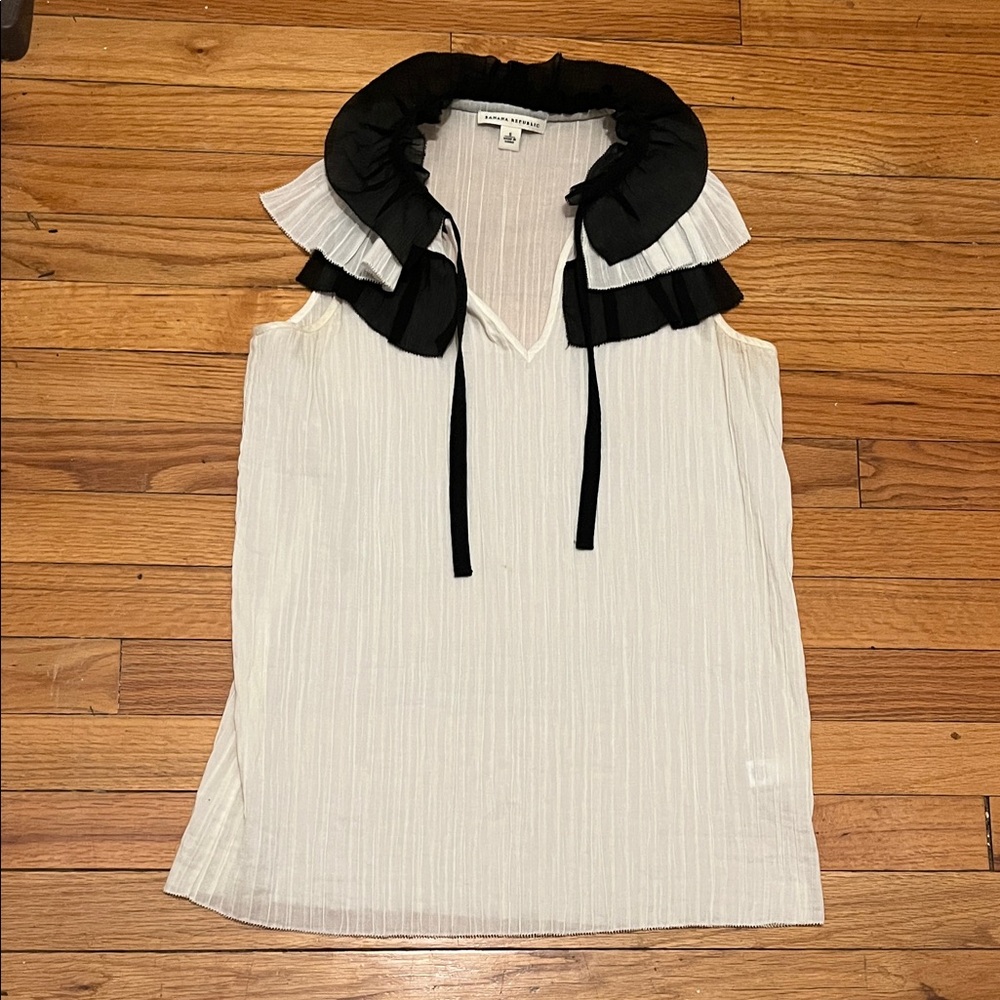 Banana Republic Small Classic Business Ruffle Casual Occasion Sleeveless Blouse